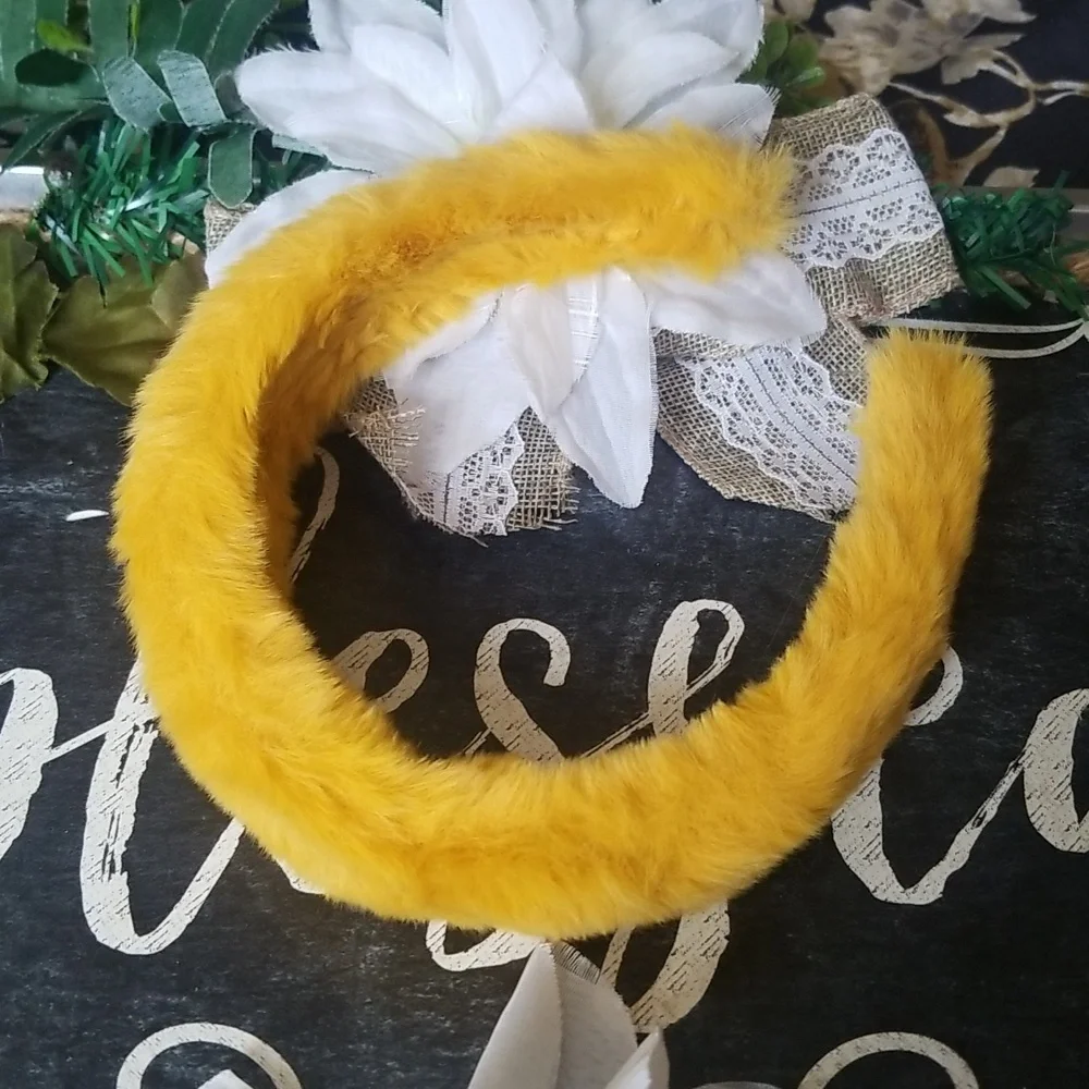 Women's/girls small fur yellow headband new never worn.